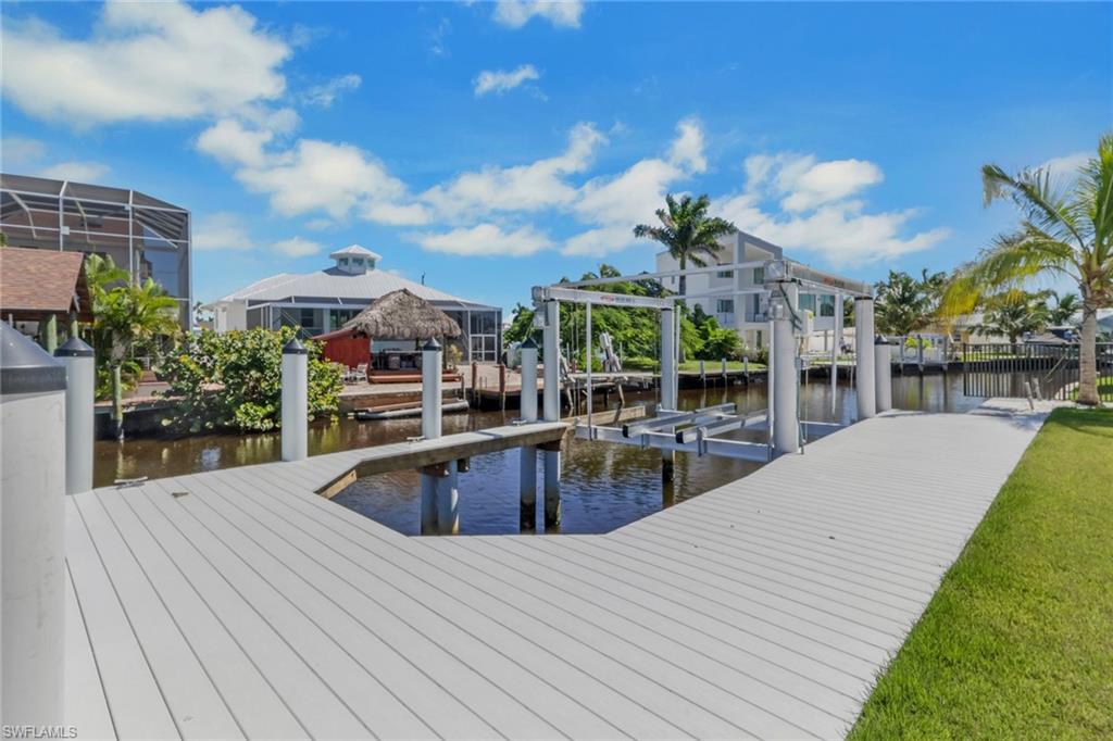 1747 Harbor LN, NAPLES