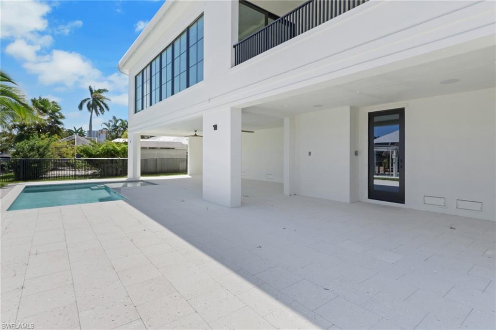 1747 Harbor LN, NAPLES