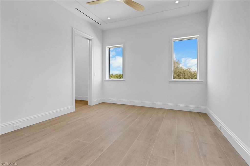 1747 Harbor LN, NAPLES