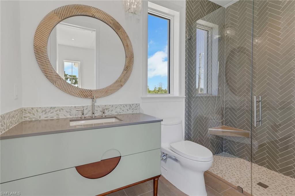 1747 Harbor LN, NAPLES