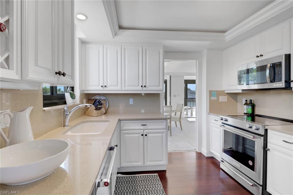 2400 Gulf Shore BLVD N # 205