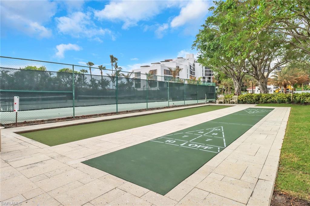 2400 Gulf Shore BLVD N # 205