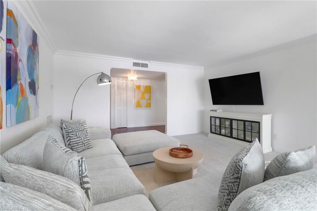 2400 Gulf Shore BLVD N # 205