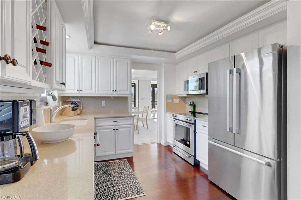 2400 Gulf Shore BLVD N # 205