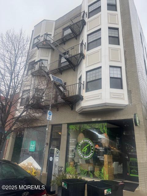 611 Bangs Avenue 2D