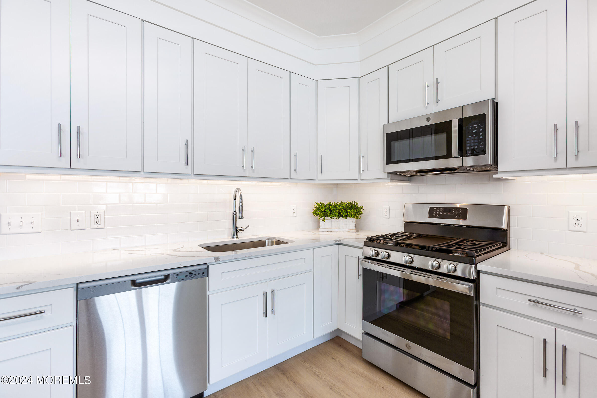 298 Westwood Avenue, 409