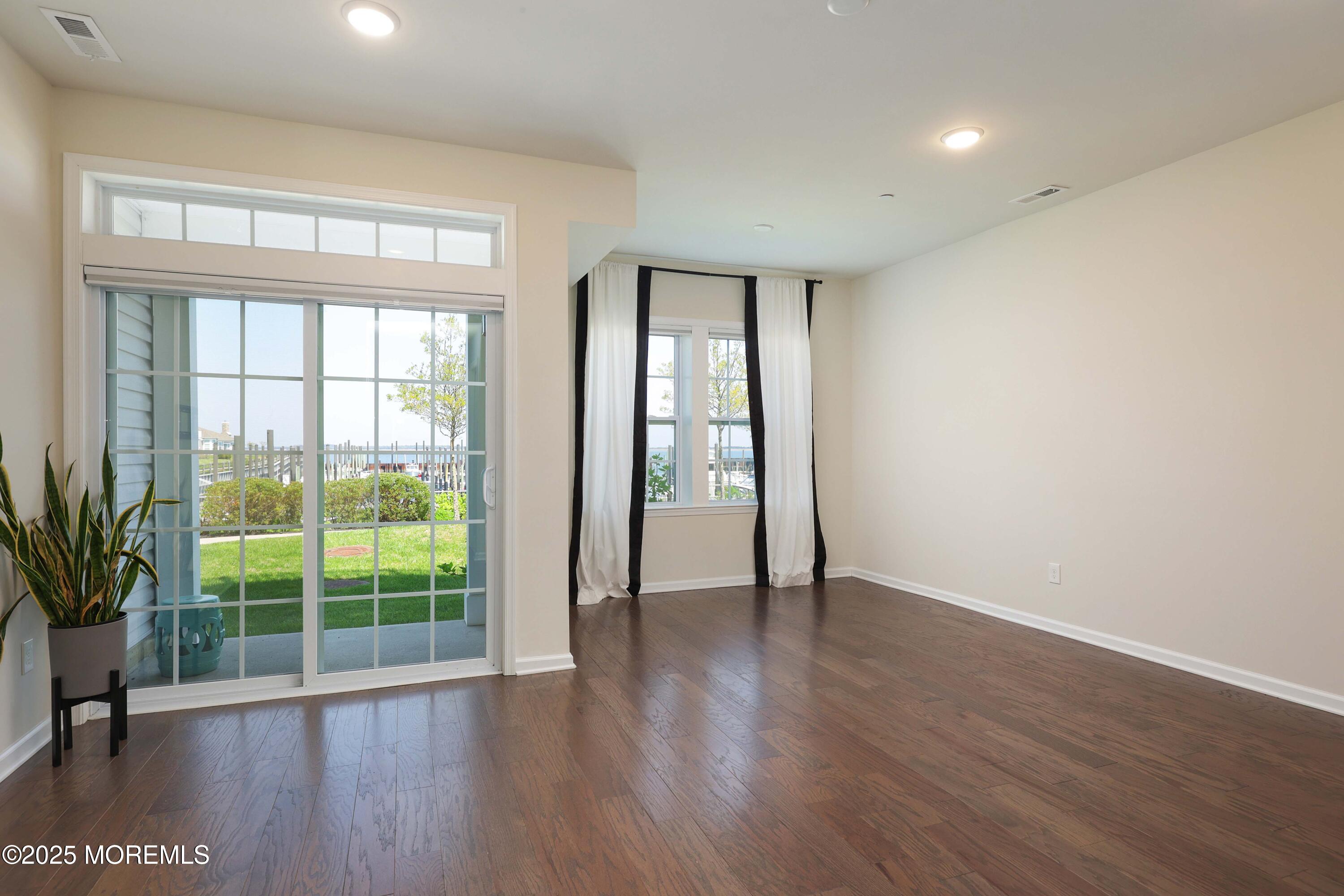 3 Halfmoon Court 903