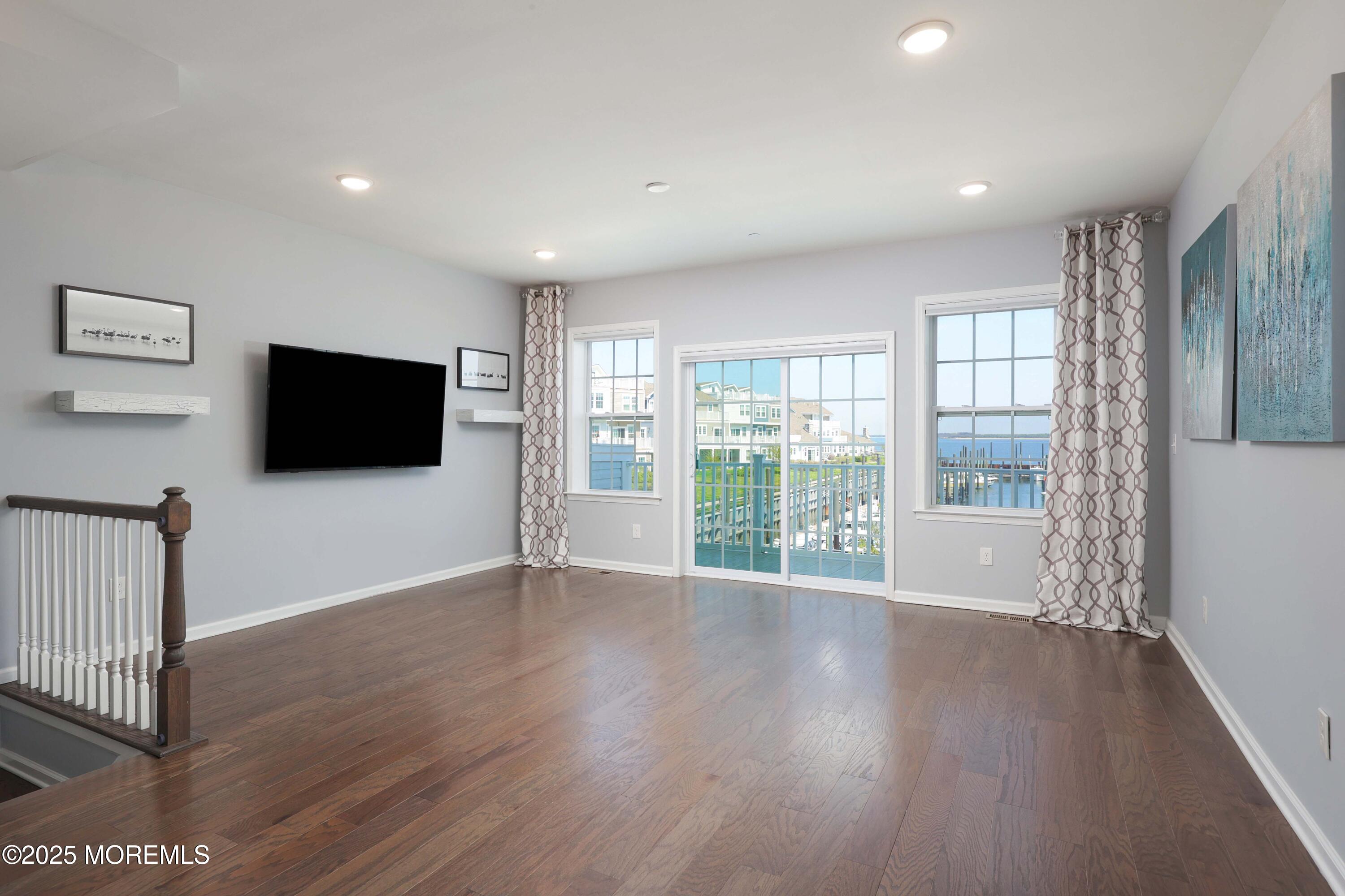 3 Halfmoon Court 903
