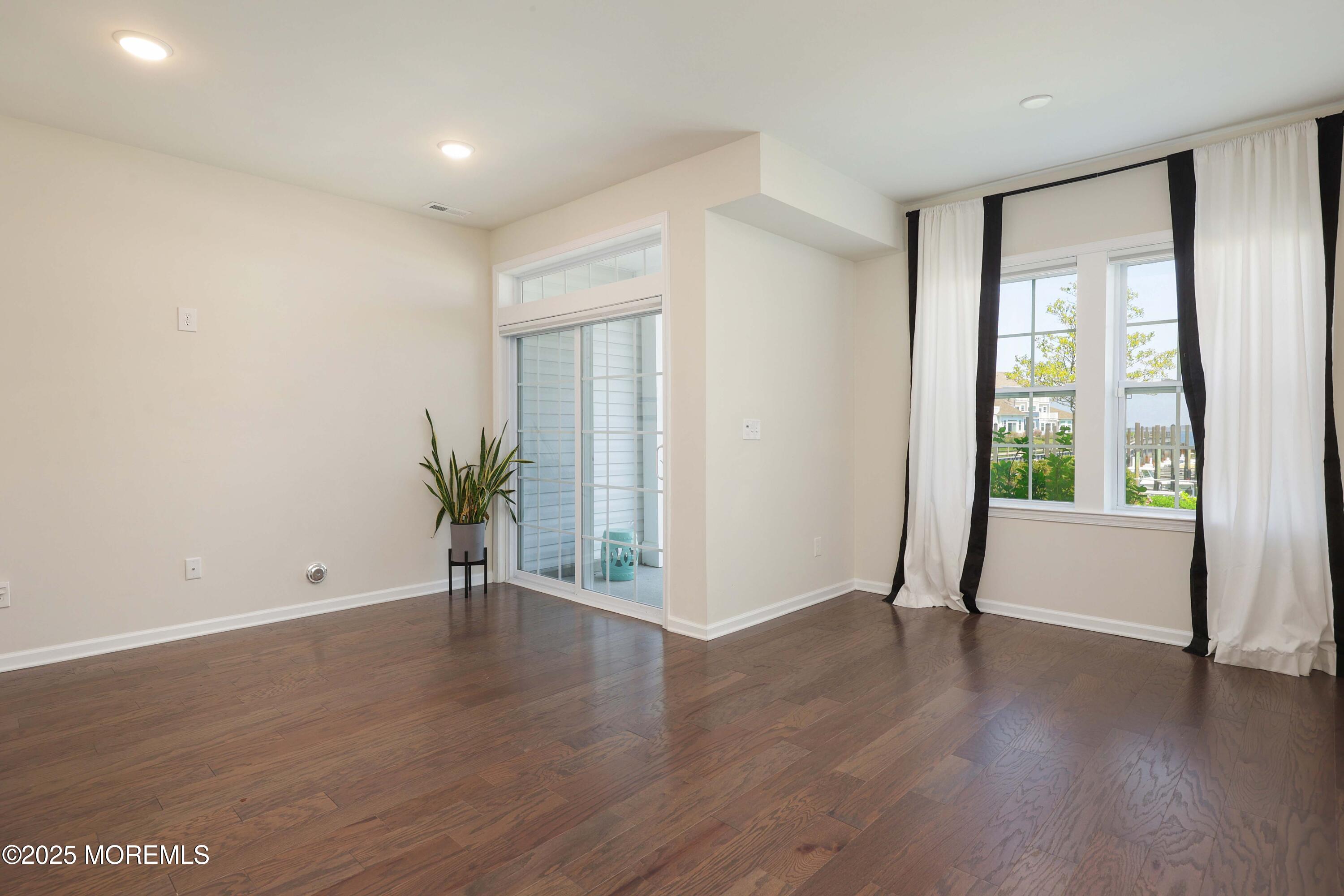 3 Halfmoon Court 903
