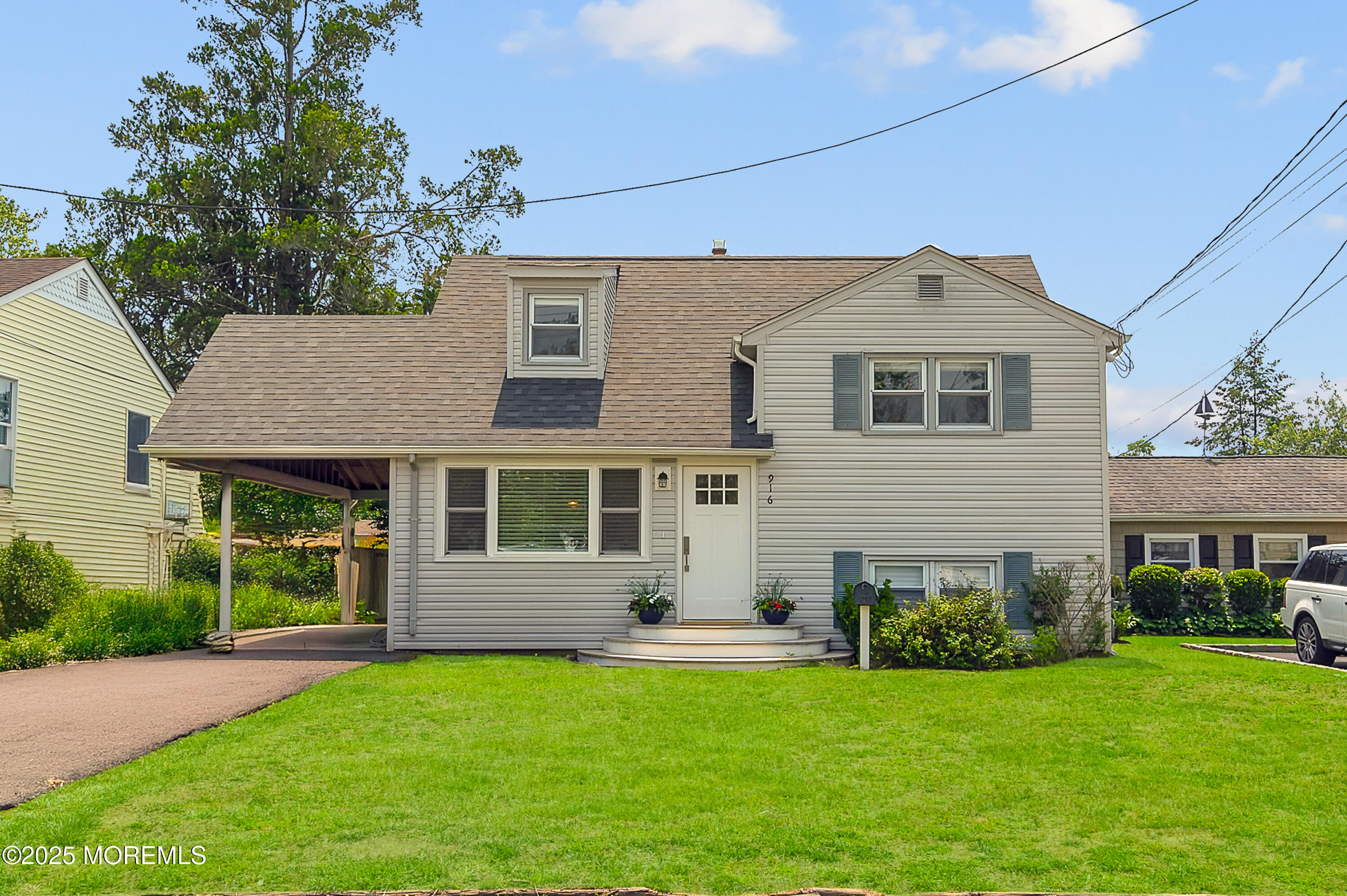 916 Ellison Avenue
