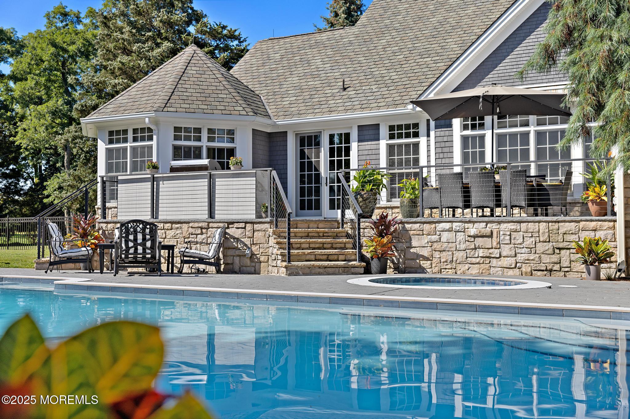 8 Black Point Horseshoe Street