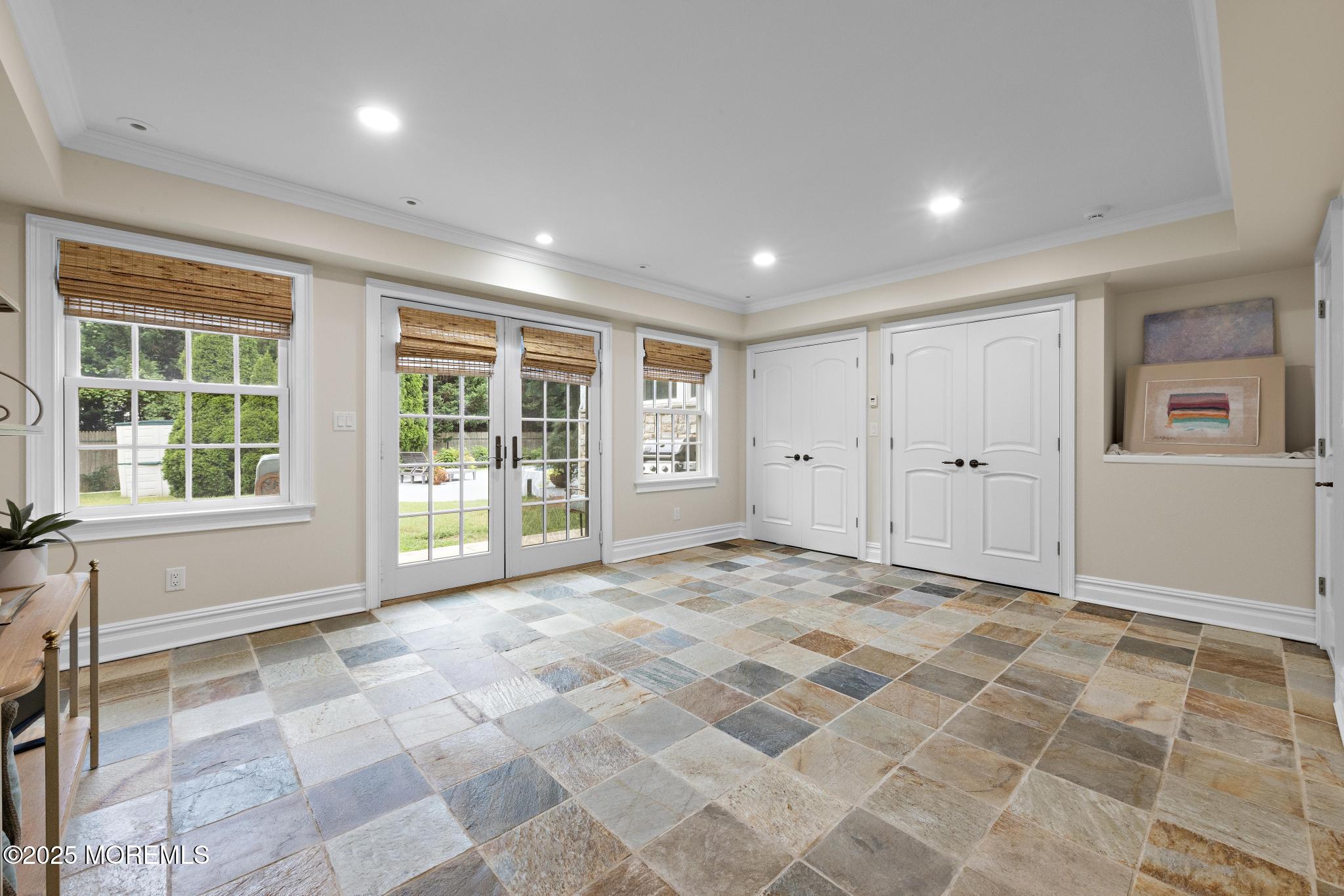 8 Black Point Horseshoe Street