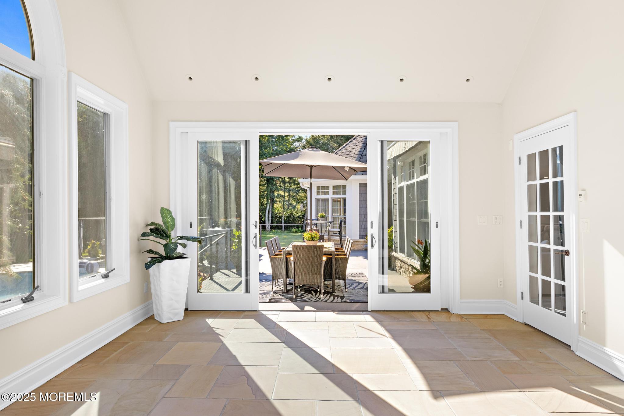 8 Black Point Horseshoe Street