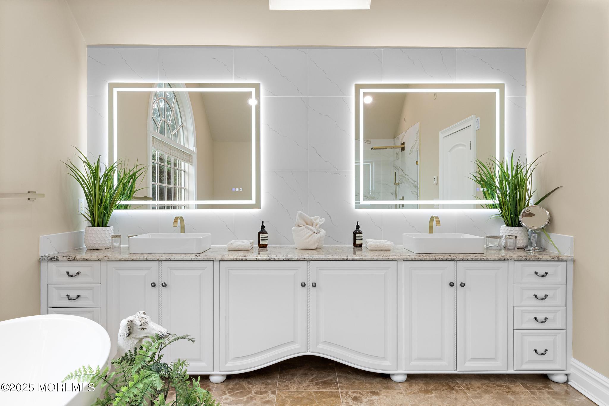 8 Black Point Horseshoe Street