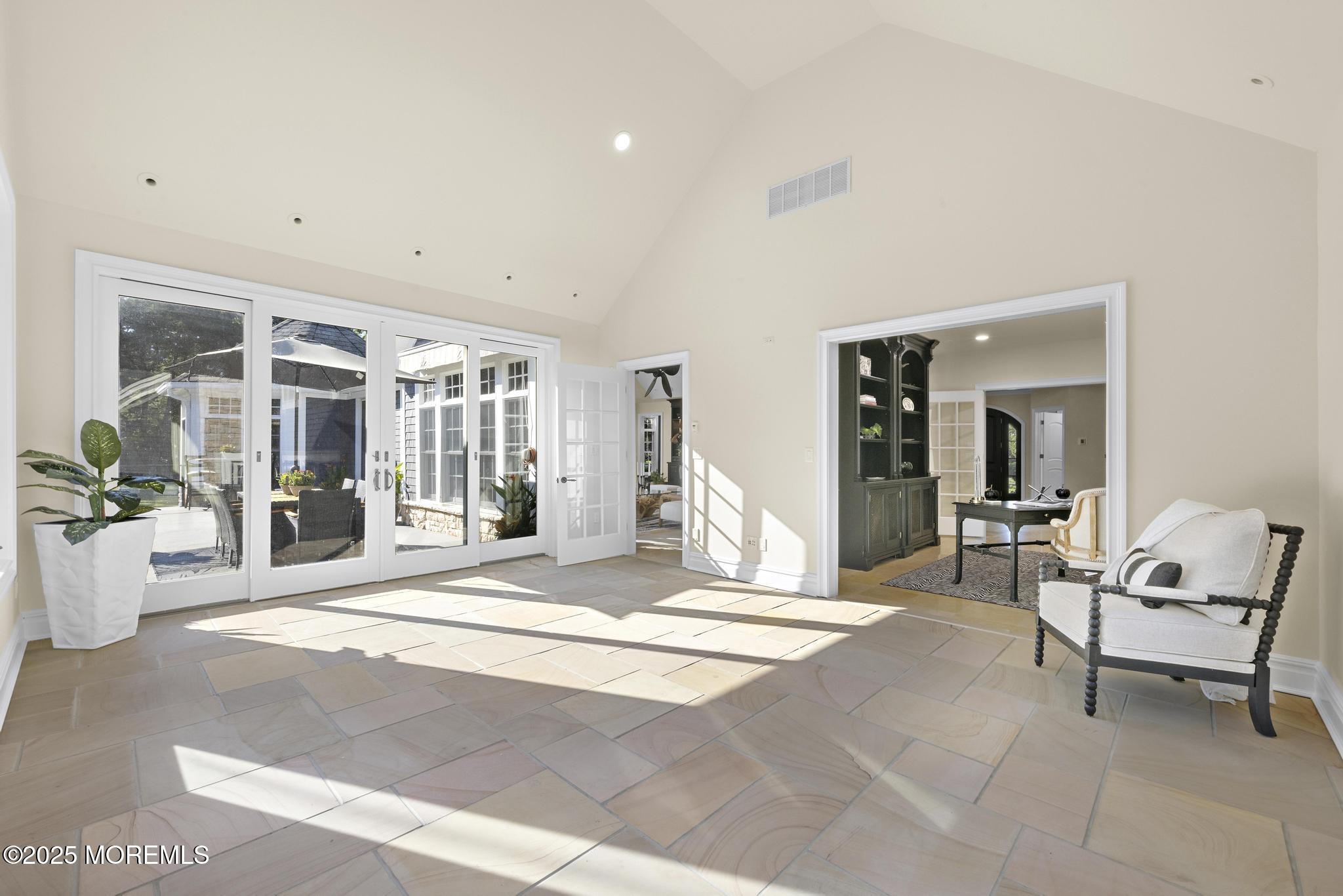 8 Black Point Horseshoe Street