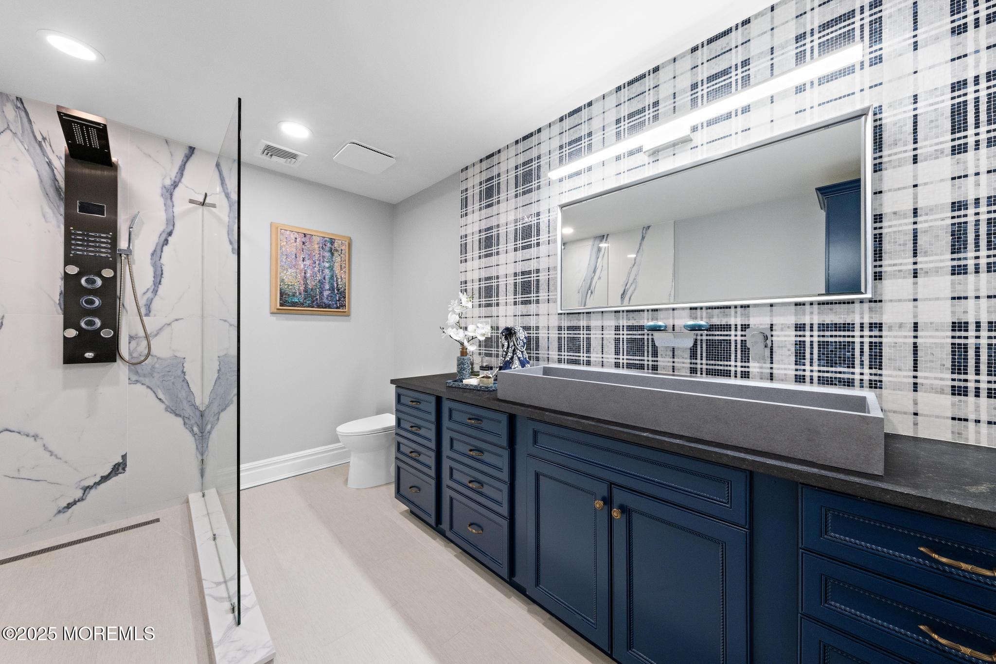 8 Black Point Horseshoe Street