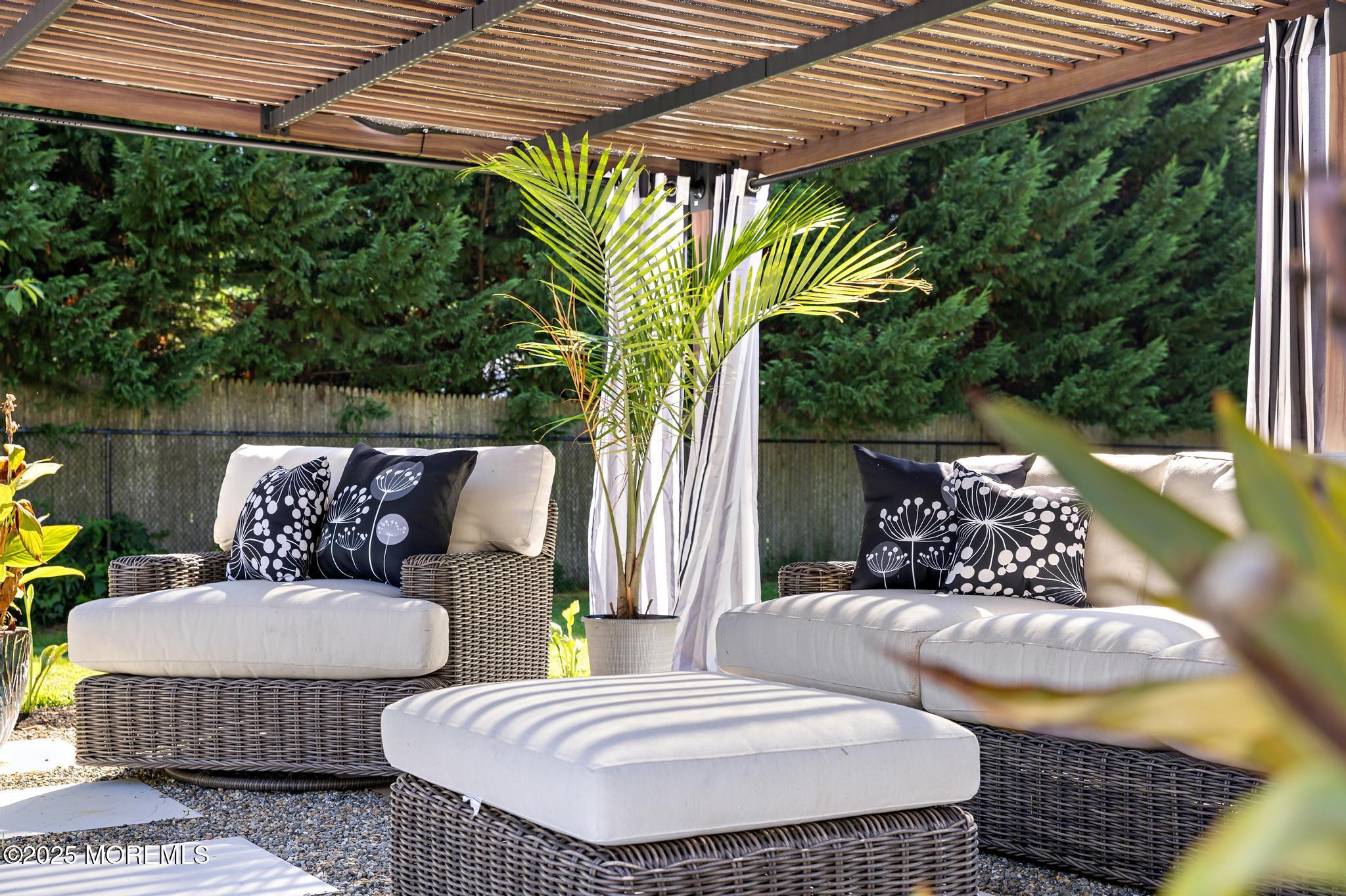 8 Black Point Horseshoe Street