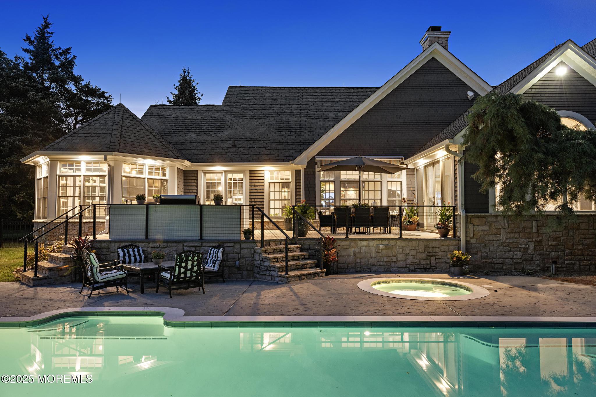 8 Black Point Horseshoe Street