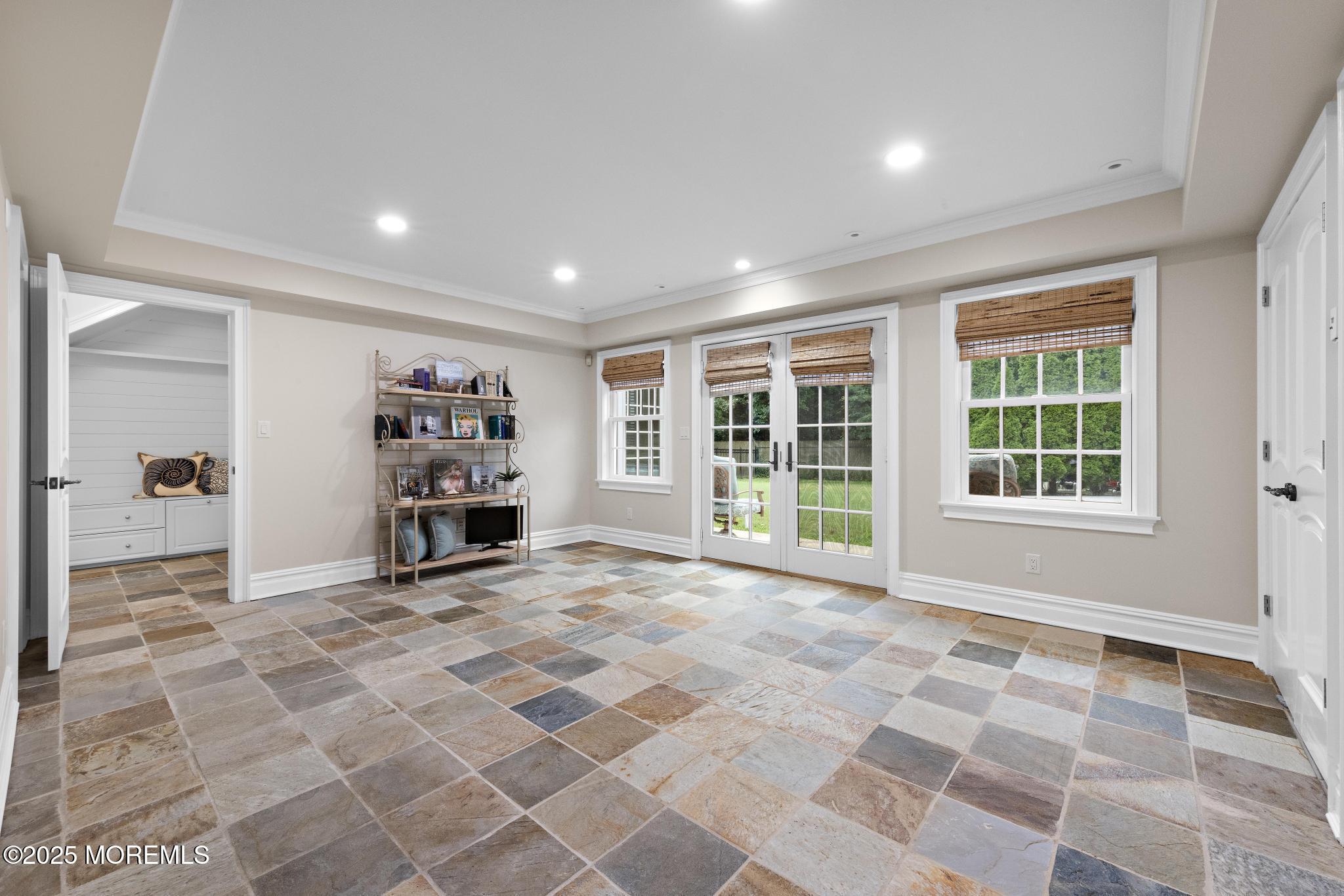 8 Black Point Horseshoe Street