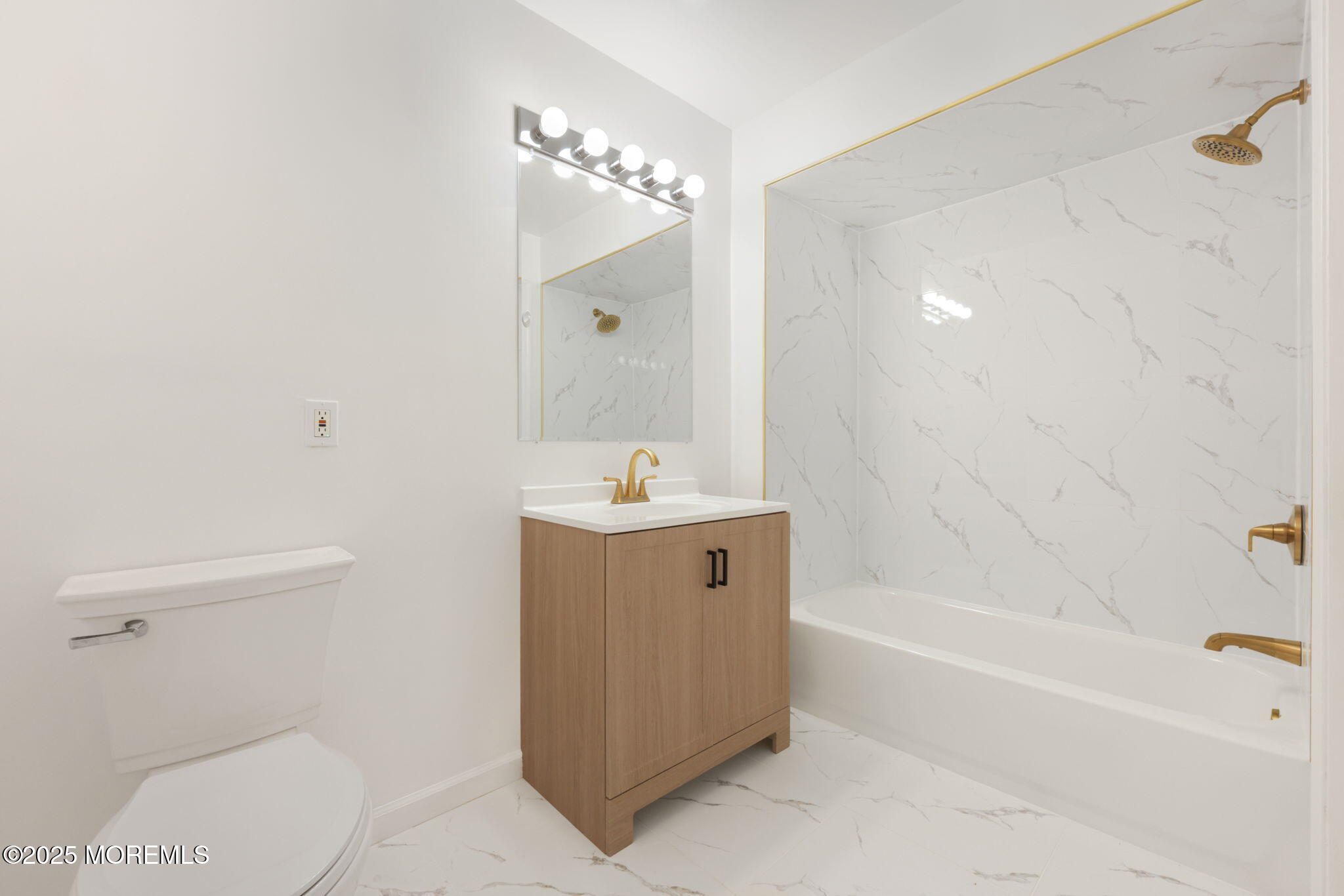 102 Raintree Court, Helmetta