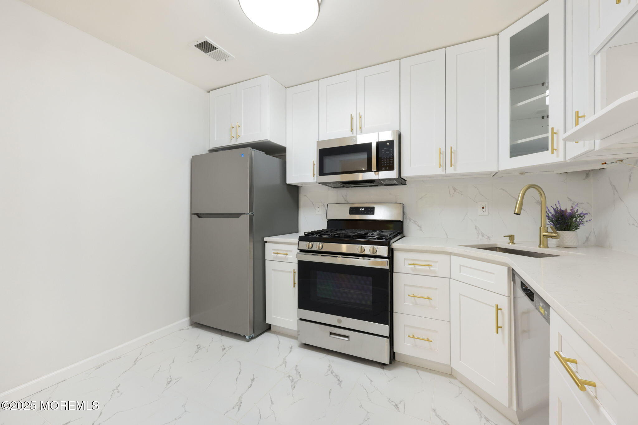 102 Raintree Court, Helmetta