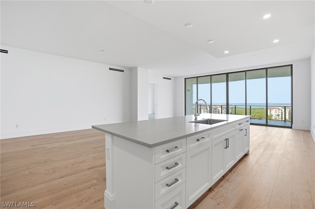 4810 Pelican Colony 1004