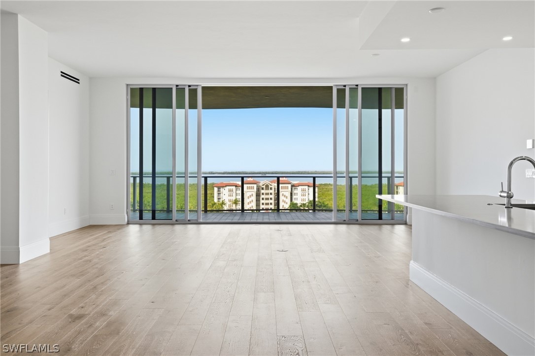 4810 Pelican Colony 1004