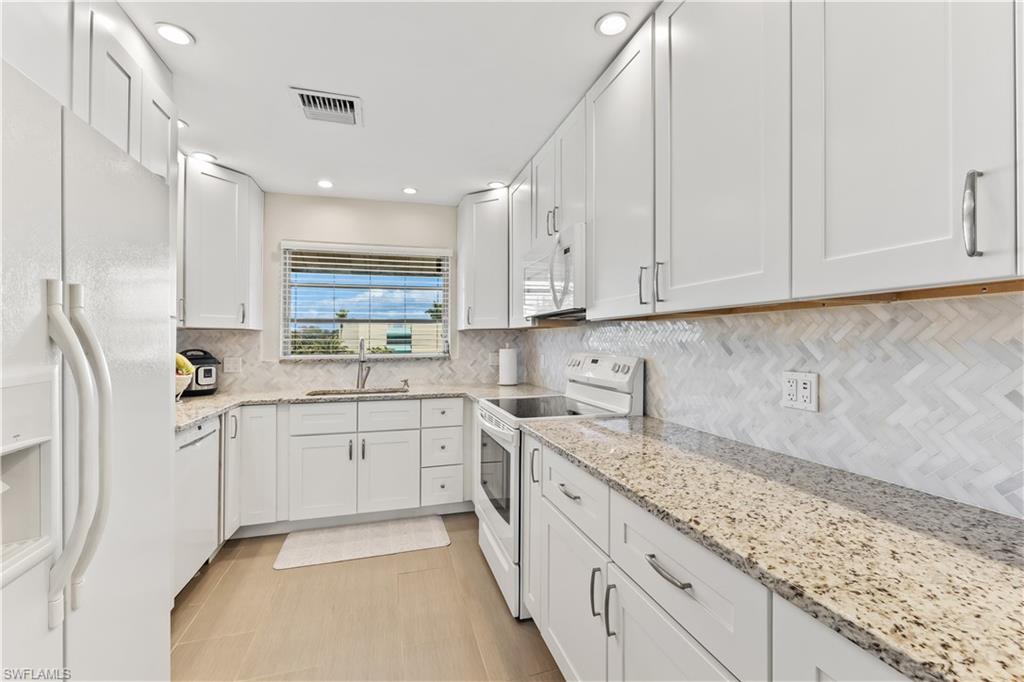 1020 Palm View DR C302
