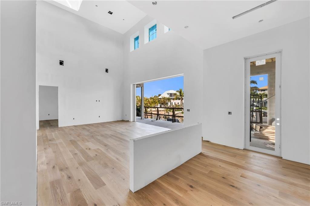 2649 Riverview DR