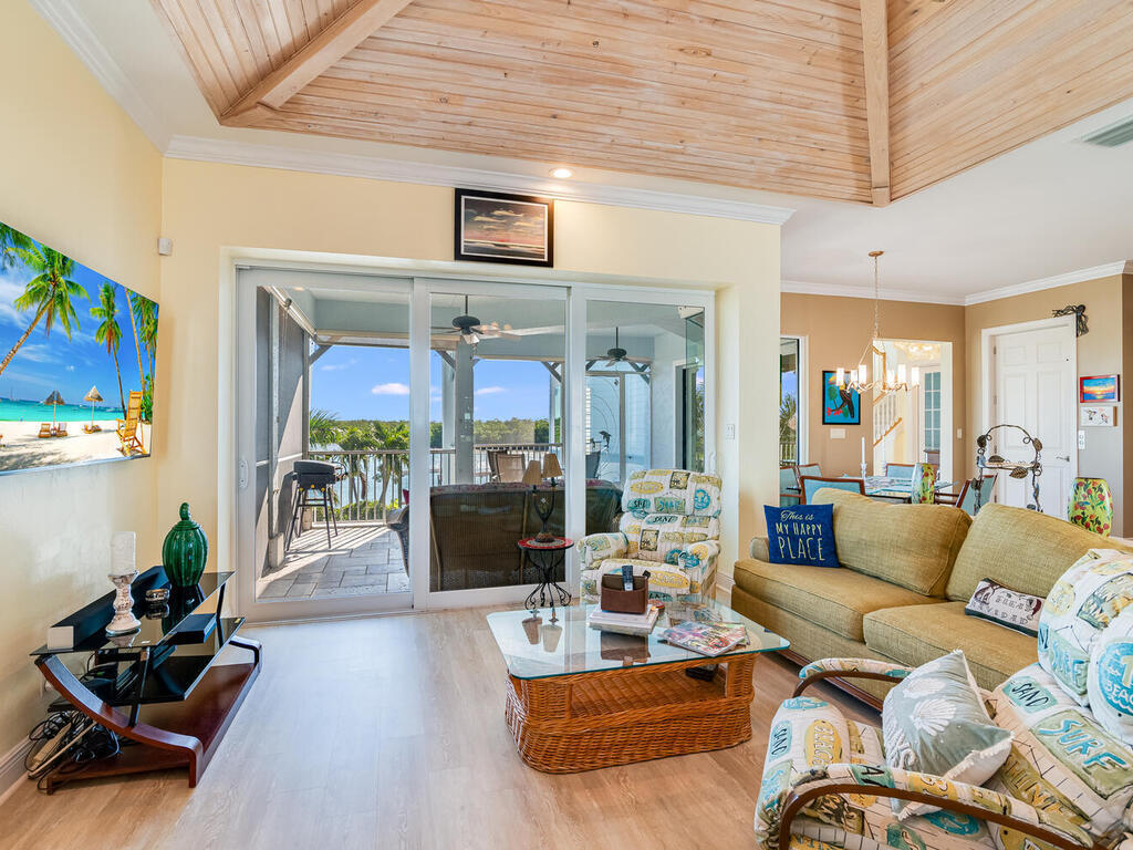 167 SAN SALVADOR STREET