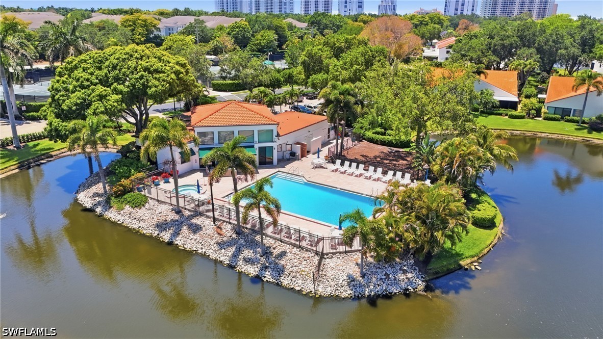637 Beachwalk CIR E202