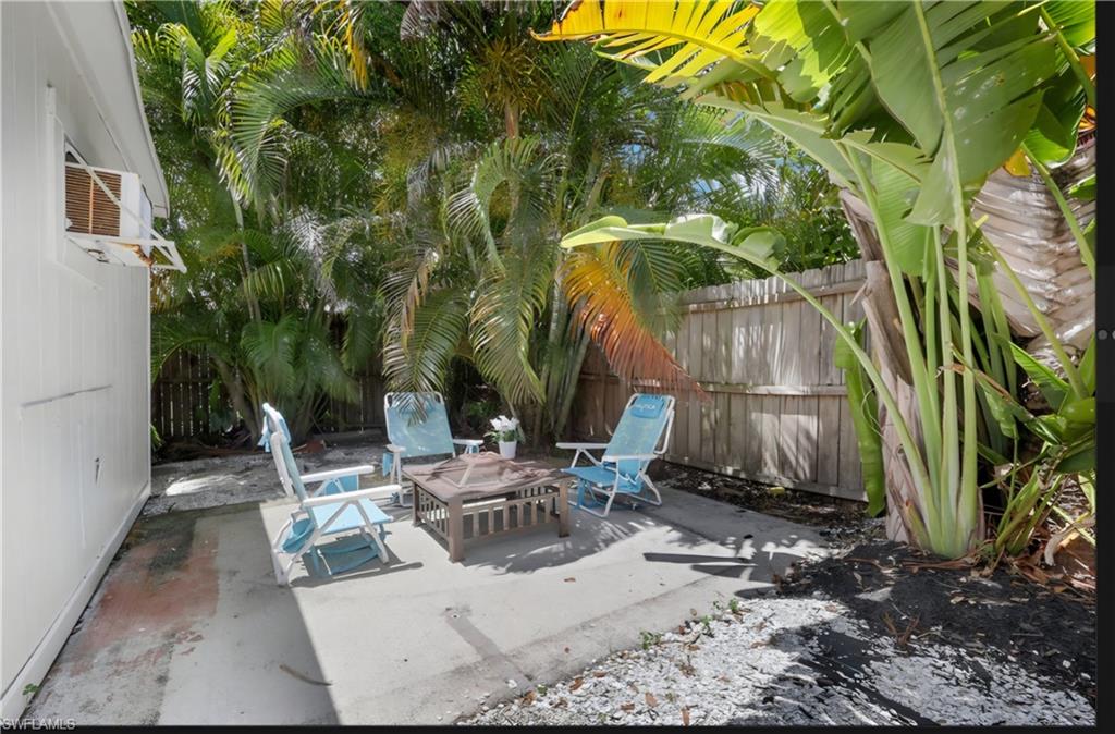 862 95th AVE N