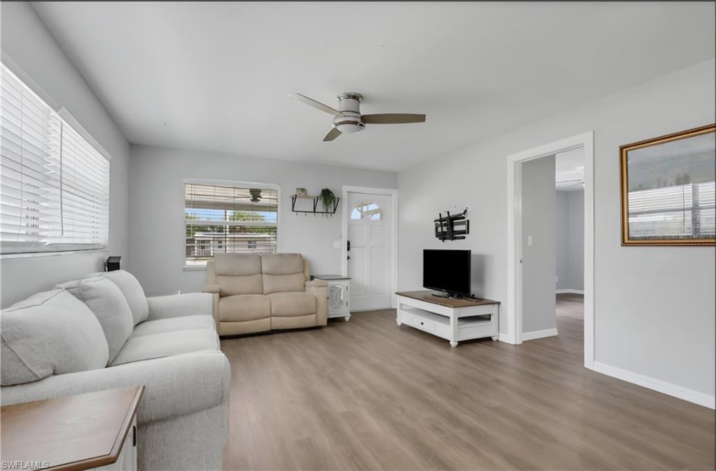 862 95th AVE N