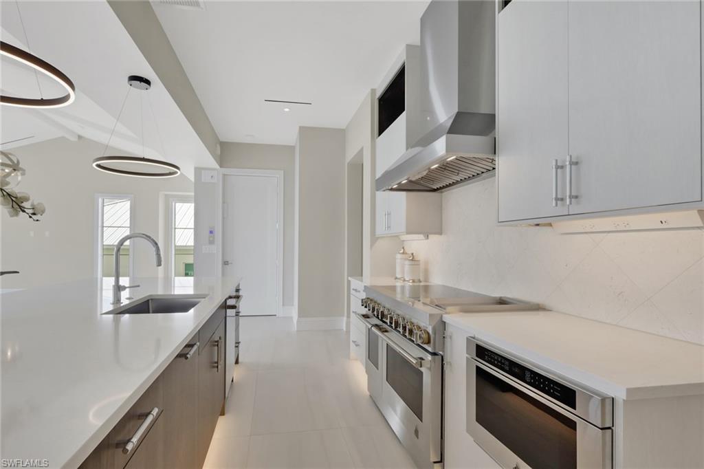 211 1st ST