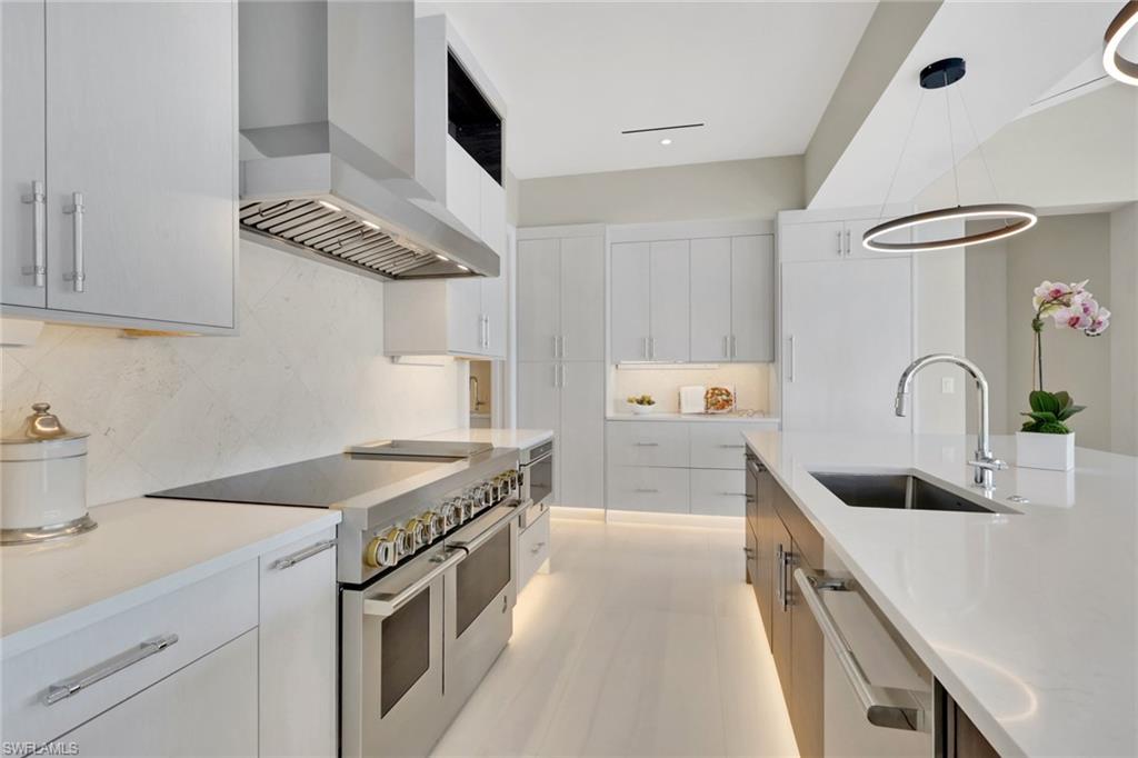 211 1st ST