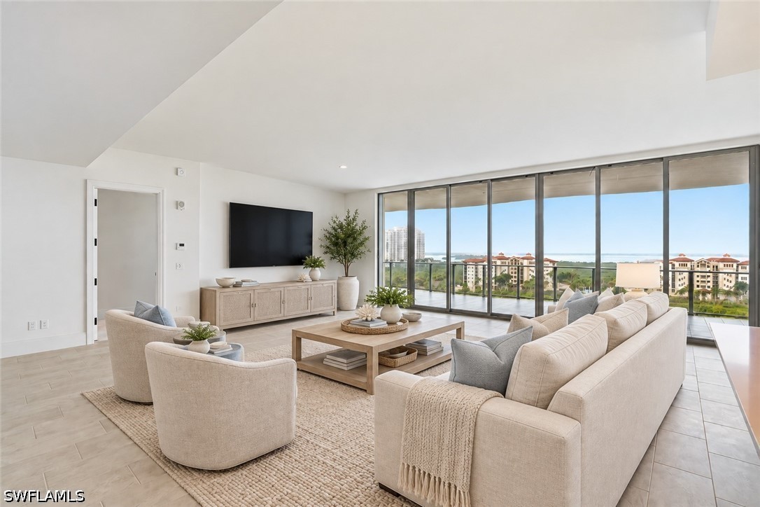 4810 Pelican Colony 903