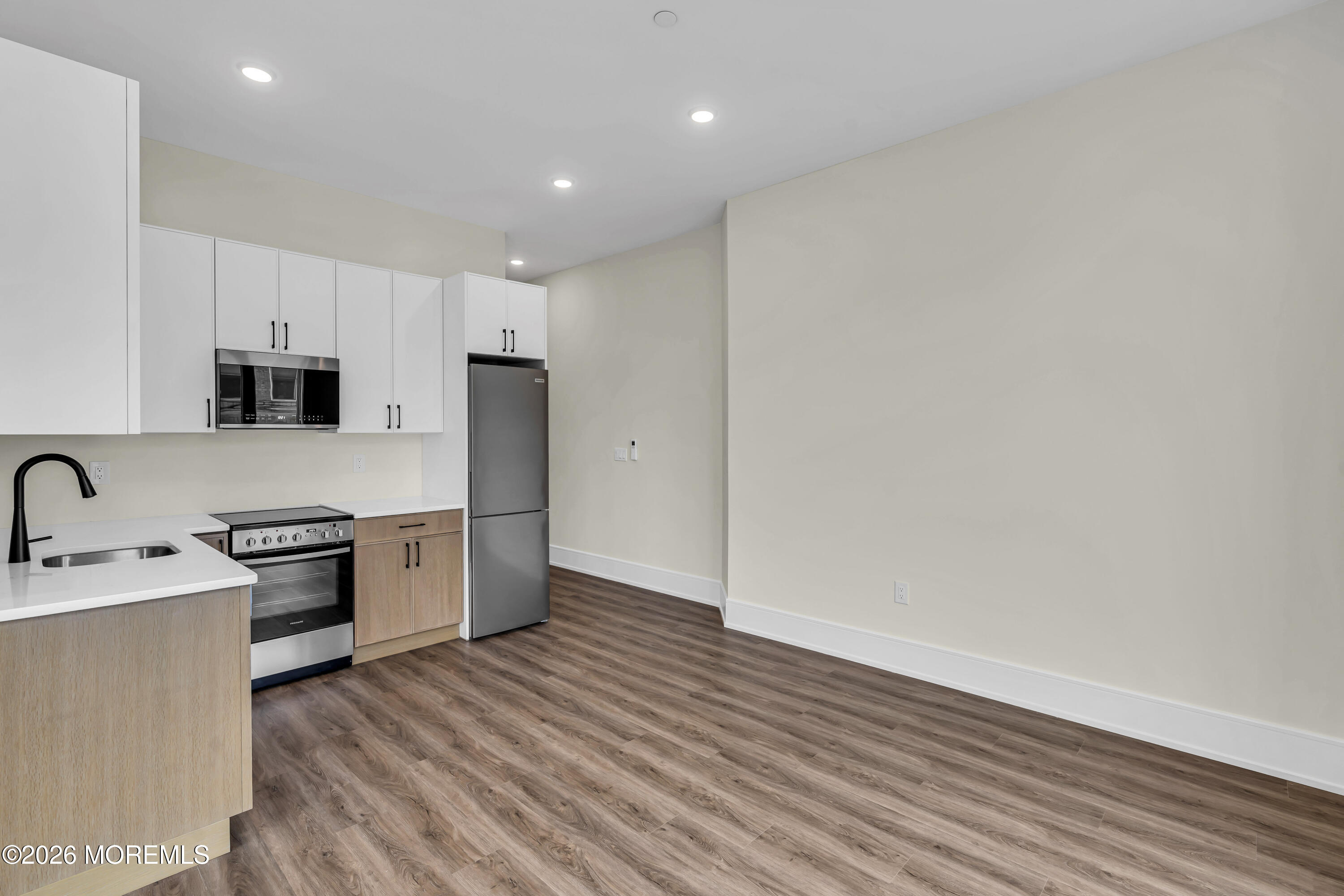 527 Bangs Avenue 305