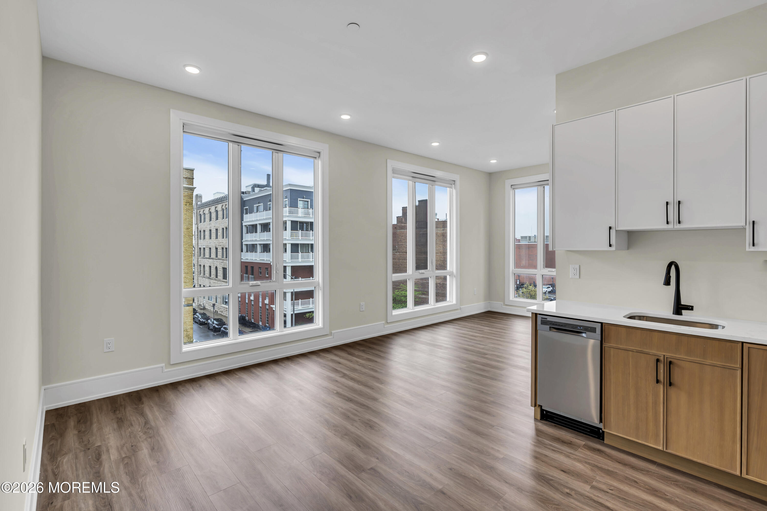 527 Bangs Avenue 305