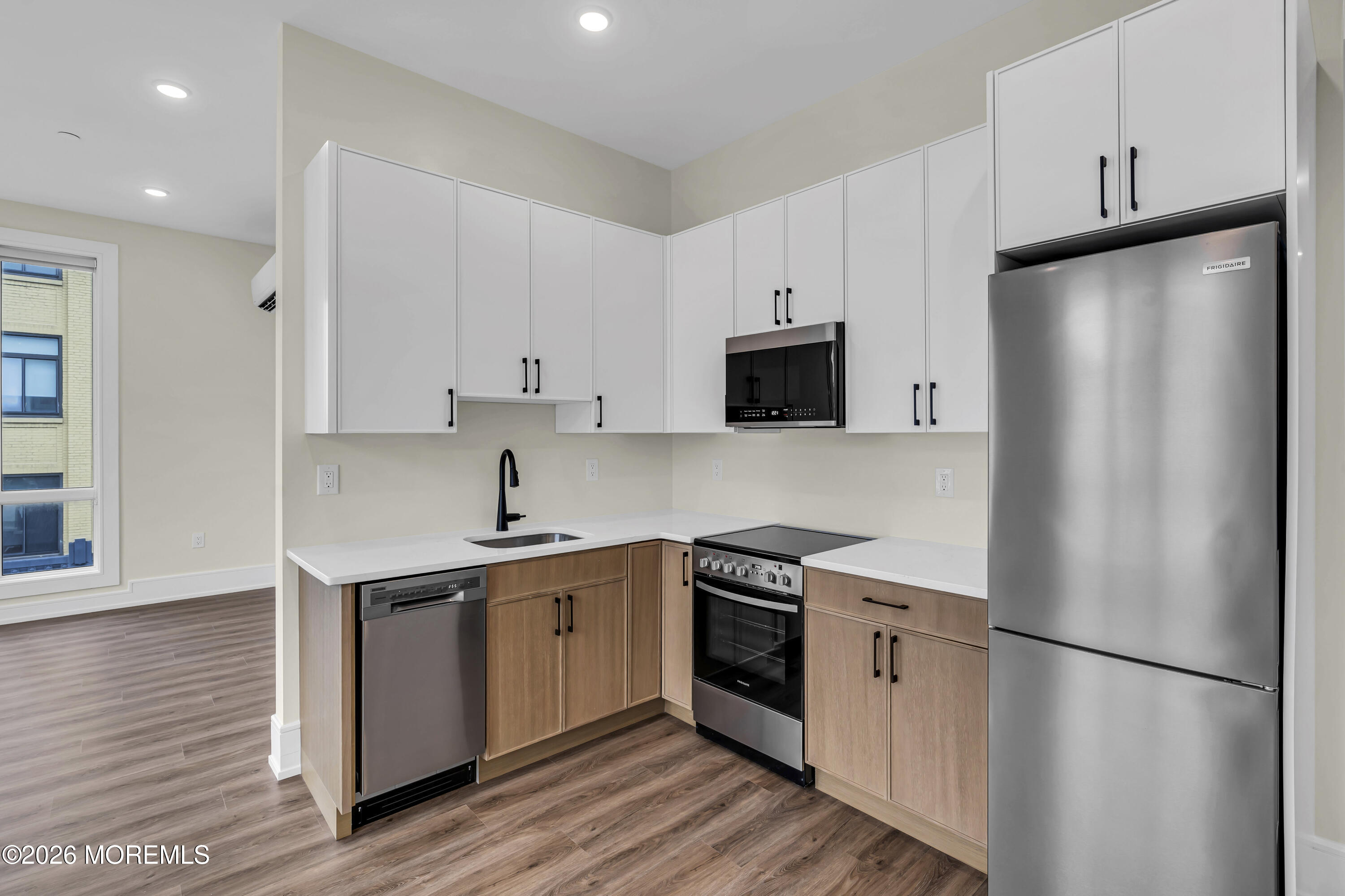 527 Bangs Avenue 305