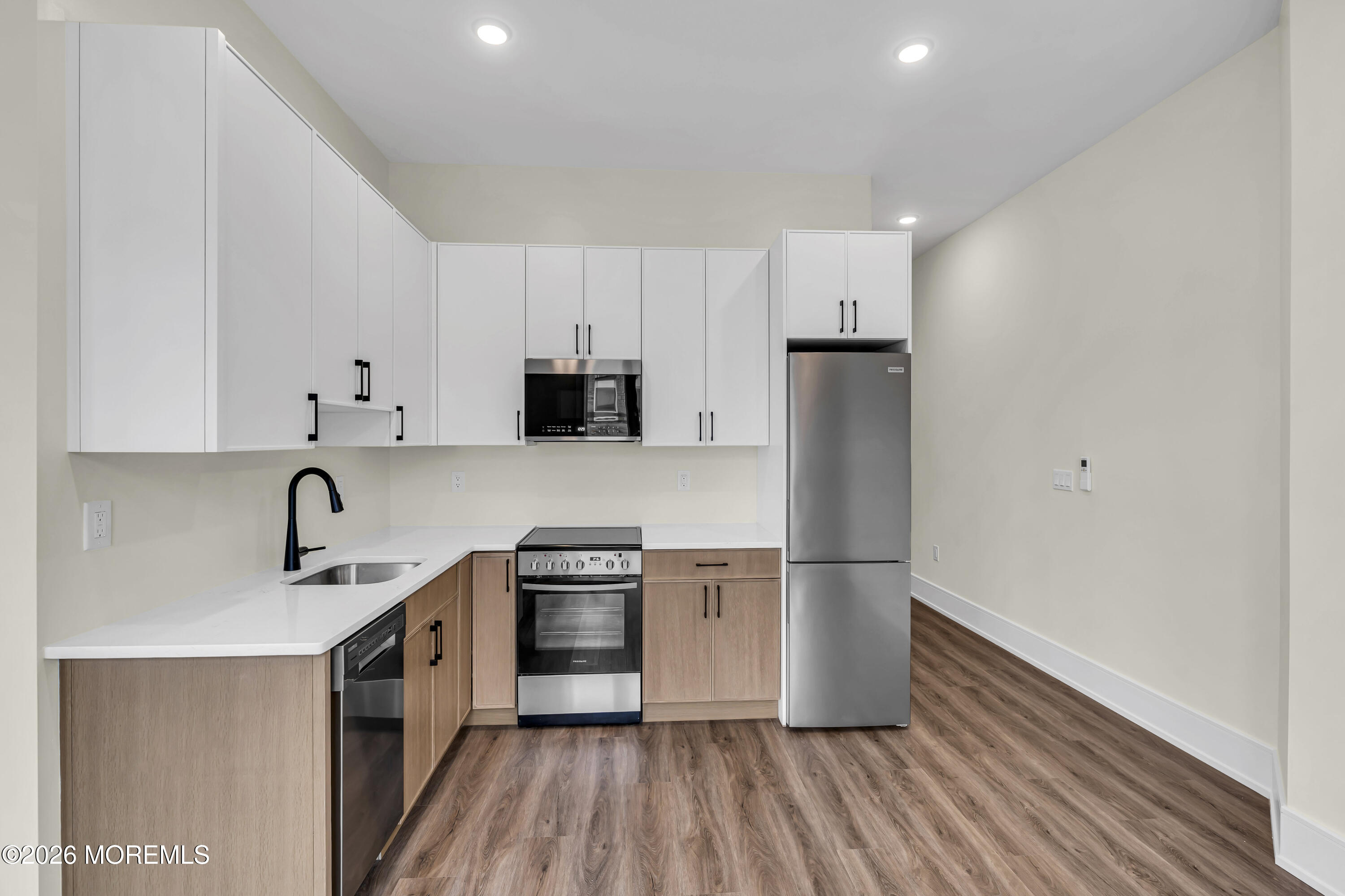 527 Bangs Avenue 305