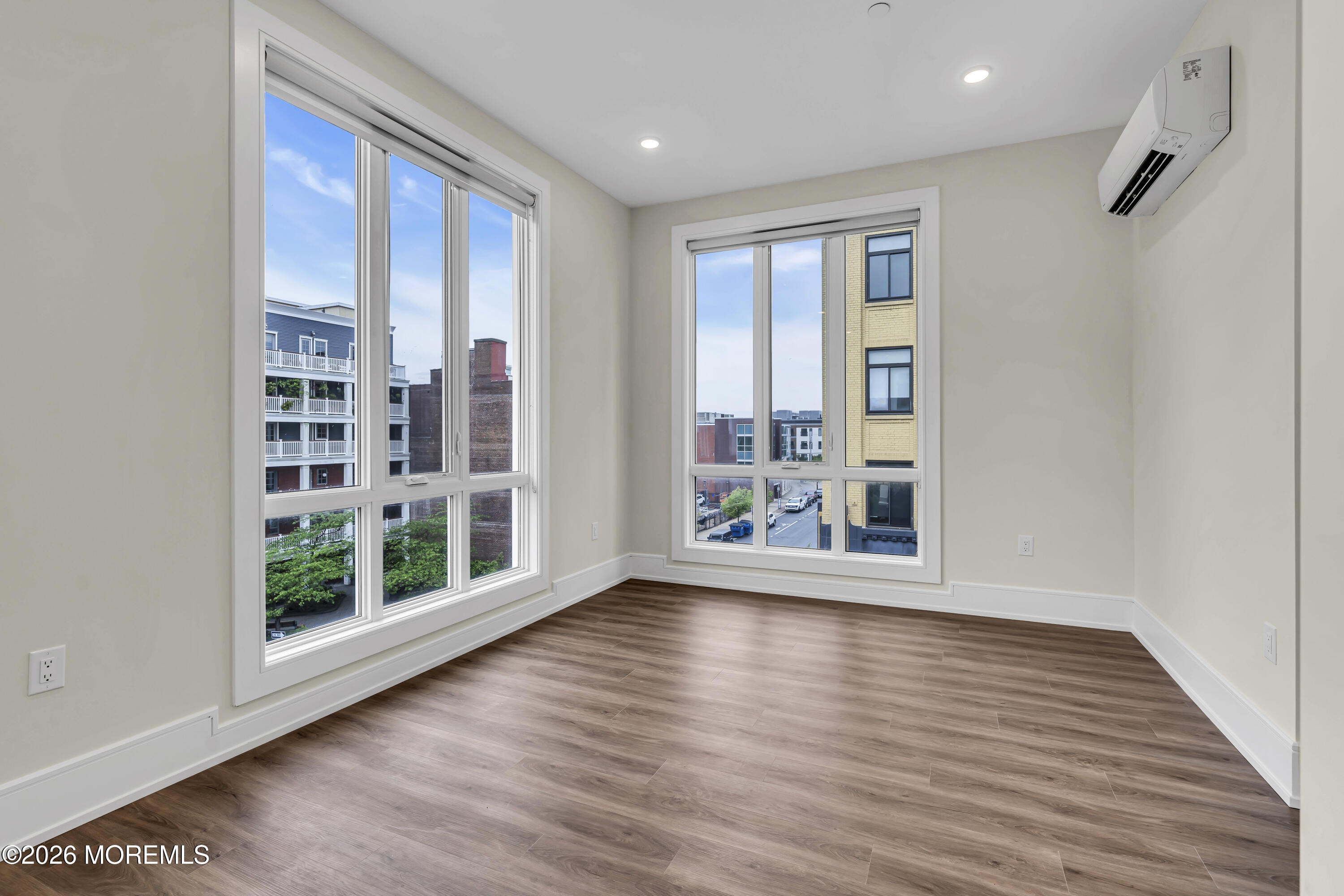 527 Bangs Avenue 305