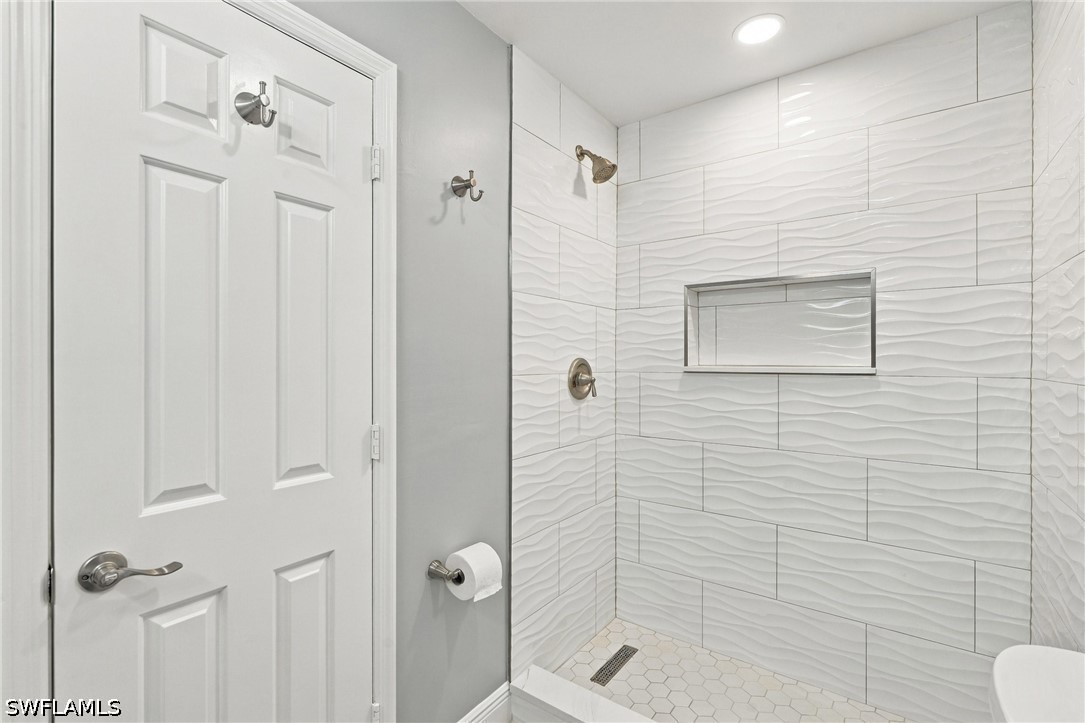 637 Beachwalk CIR E202