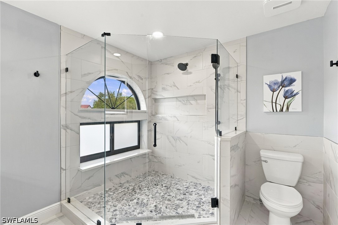 637 Beachwalk CIR E202
