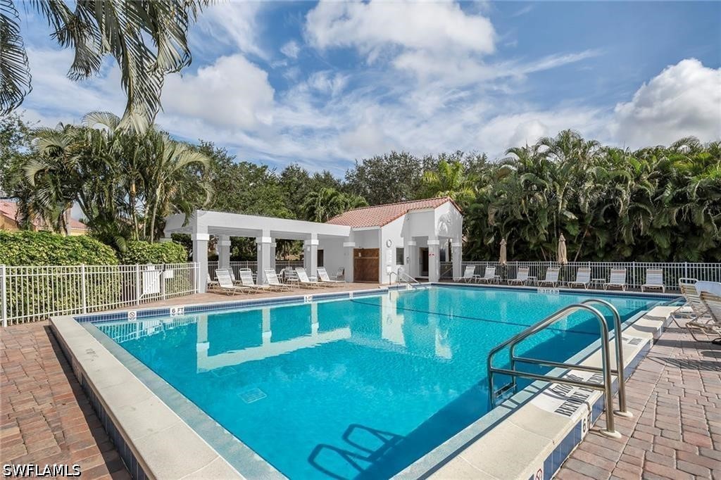 637 Beachwalk CIR E202