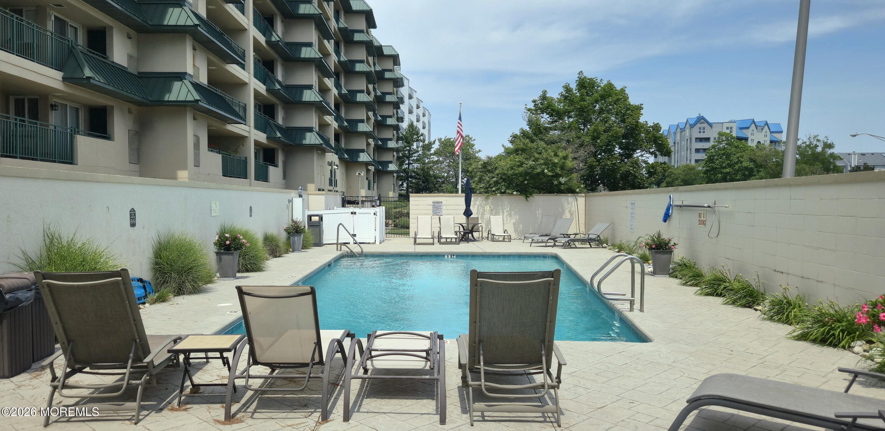 422 Ocean Boulevard N 2J