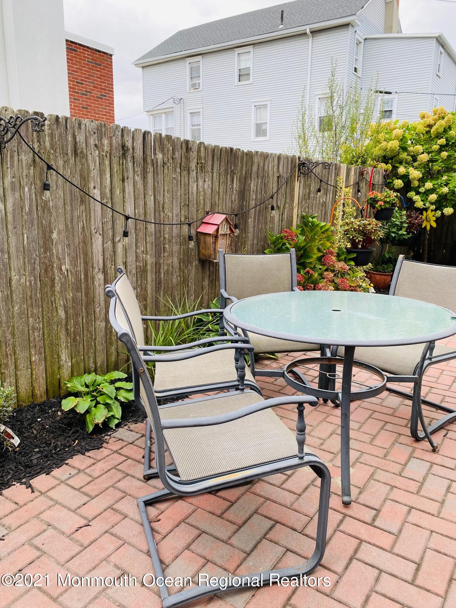 64 Mount Hermon Way Apt 1