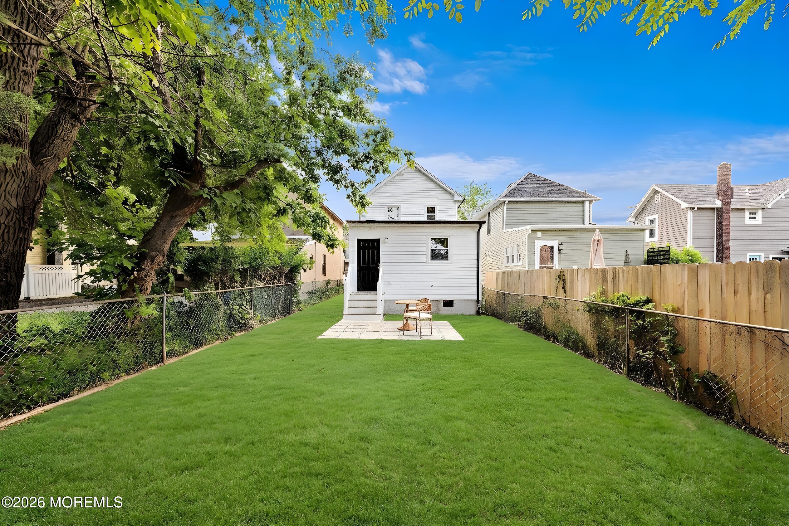 826 Dunlewy Street