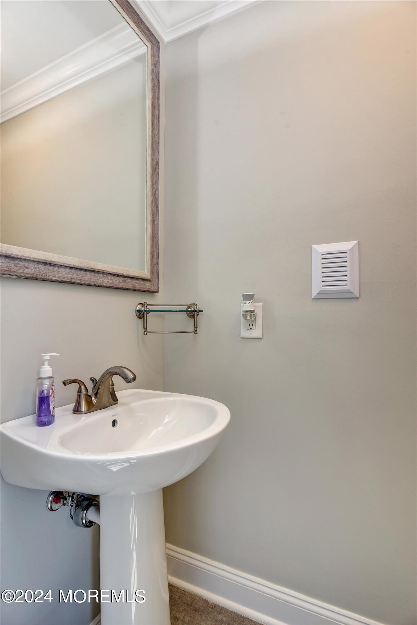 5 Fielder Avenue