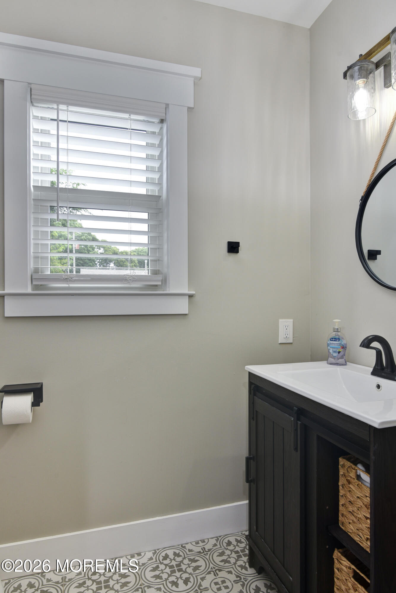 2515 Honeysuckle Lane