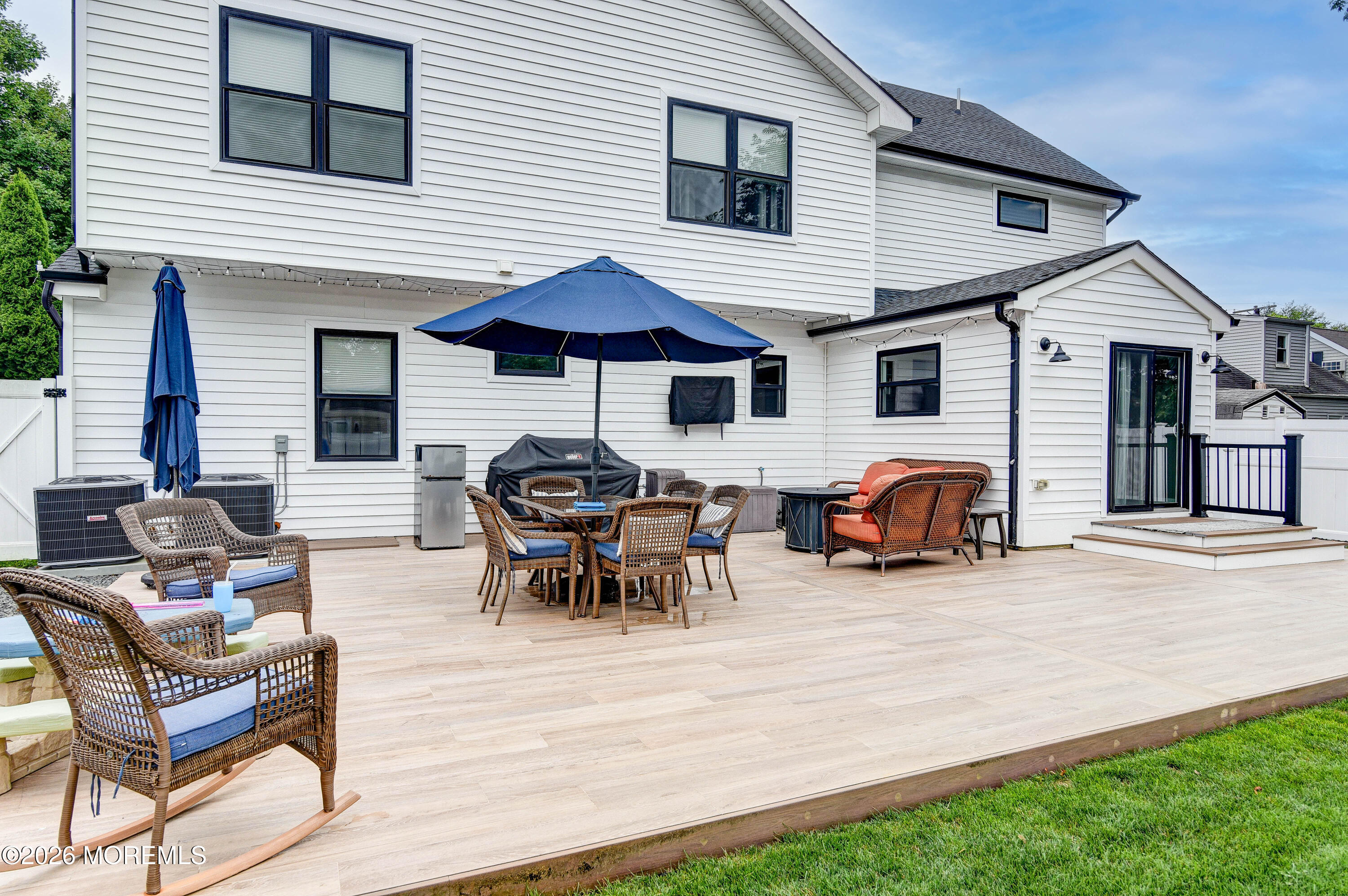 2515 Honeysuckle Lane